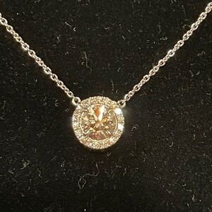 Stunning Certified Diamond pendant in 18k white gold